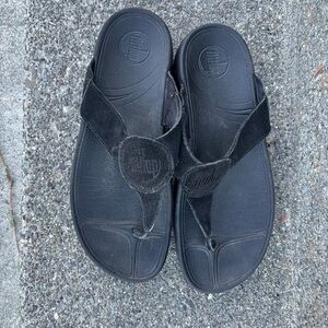 Fitflop men's size 10 (42) suede thong Sandals black